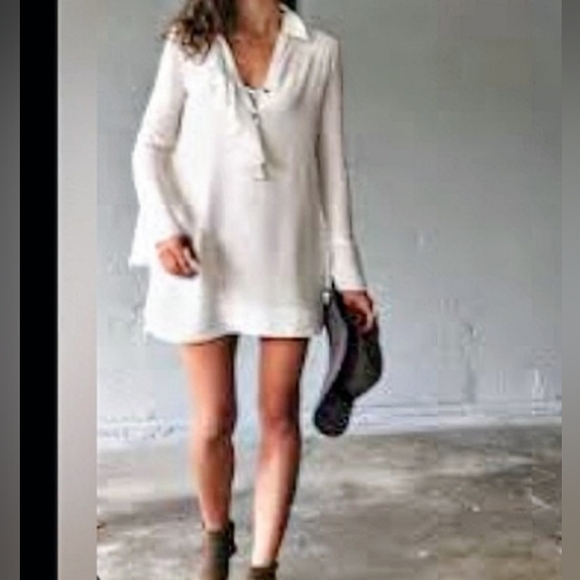 CINQ A SEPT Celebration A Line Bell Sleeve Tie Up Dress In Ivory | S - Picture 3 of 10